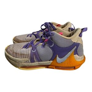 LeBron James Witness Nike Sneakers size 5Y